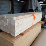 Steher bereits geschnitten, OSB Platten im Werk