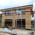 Fertig gedämmt und mit eingebauten Holz-Alu Fenstern