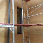 Schmales Fenster zum Treppenhaus