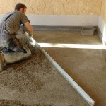 Nivellieren mittels Wasserwaage