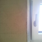 Lehmputz mit Kantenschutz beim Toilettenfenster