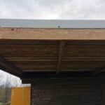Morsches Holz unter Dachverblendung
